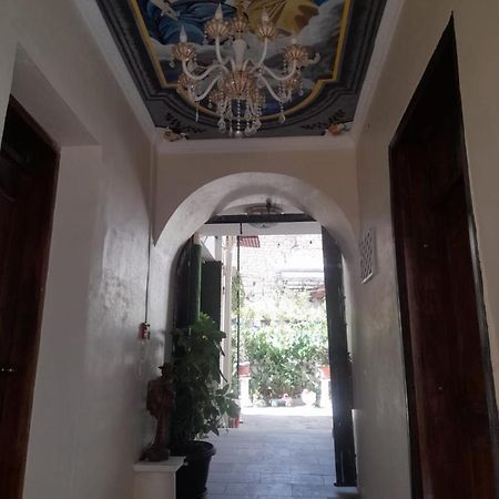 Hostal Atlantis Quito Exterior foto